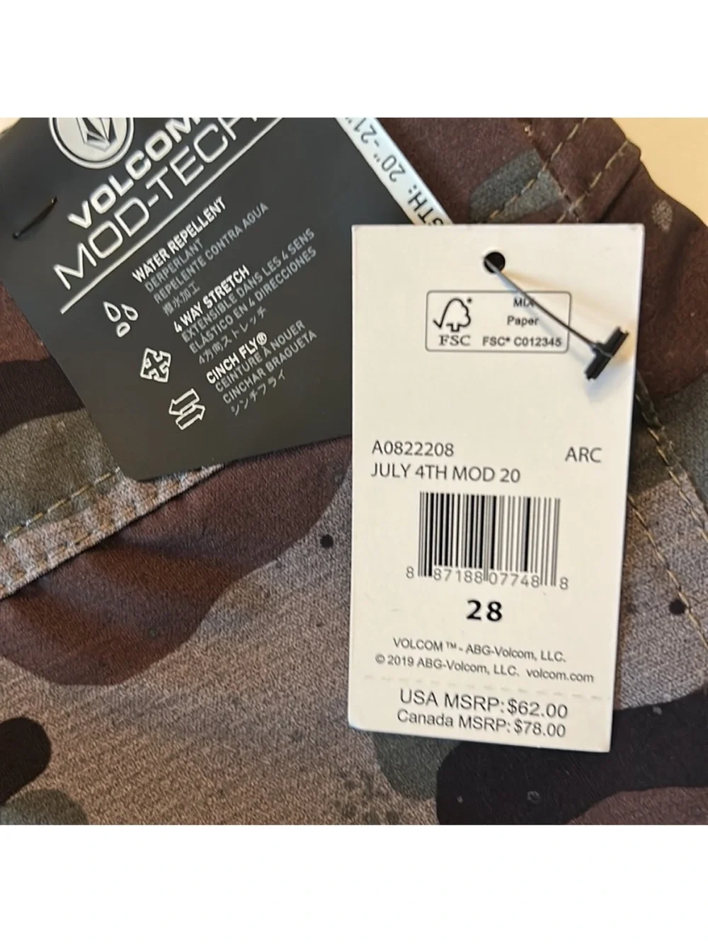 Volcom 28 Board Shorts Camo in Army Green Combo Boardshorts 20” length NWT